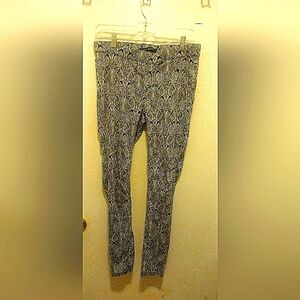Zack and Rachel pull on skinny  pants